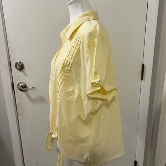 Dressbarn Light Yellow Pleated Eyelet Embroidered Tie Front Top Size 2X - Picture 5 of 12